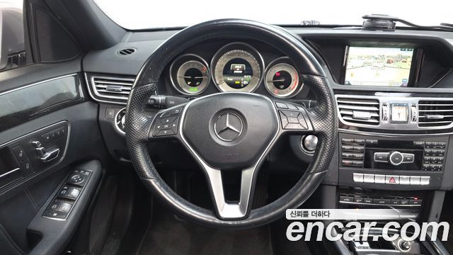 Mercedes-Benz E-Class 2014 — photo 13