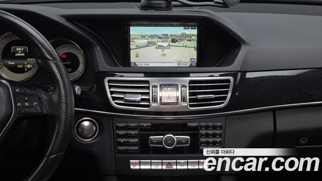 Mercedes-Benz E-Class 2014 — photo 14