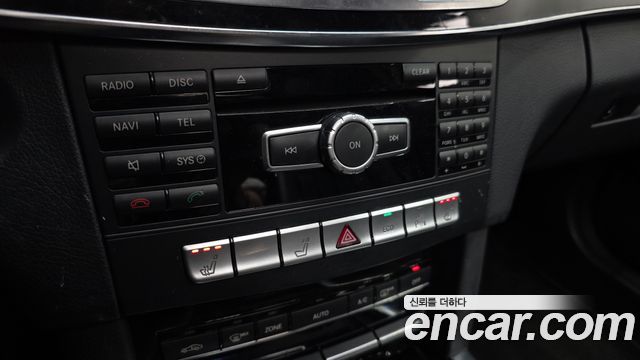Mercedes-Benz E-Class 2014 — photo 17