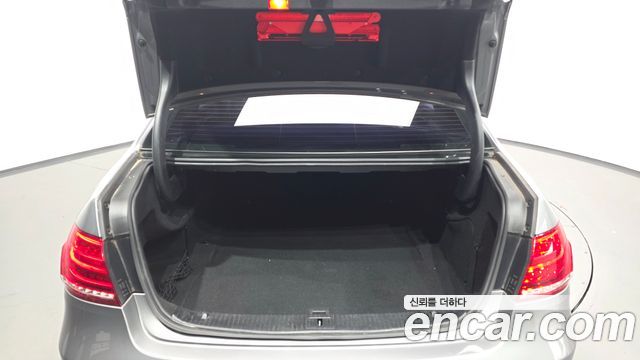 Mercedes-Benz E-Class 2014 — photo 20