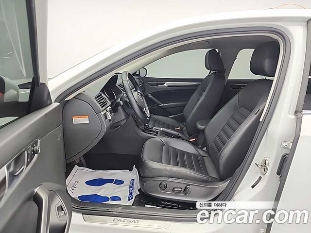 Volkswagen Passat 2018 — photo 11
