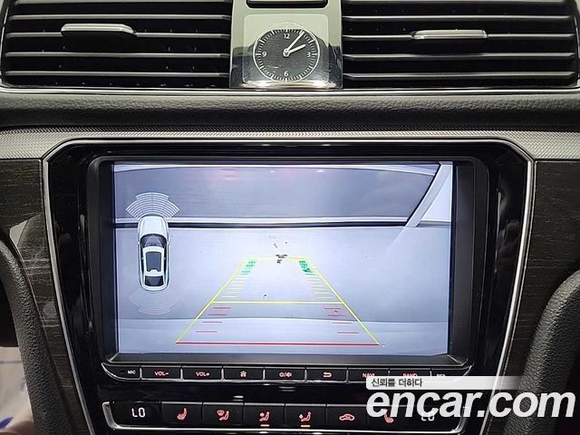 Volkswagen Passat 2018 — photo 16