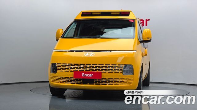 Hyundai Staria 2025 — photo 3