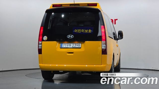 Hyundai Staria 2025 — photo 4