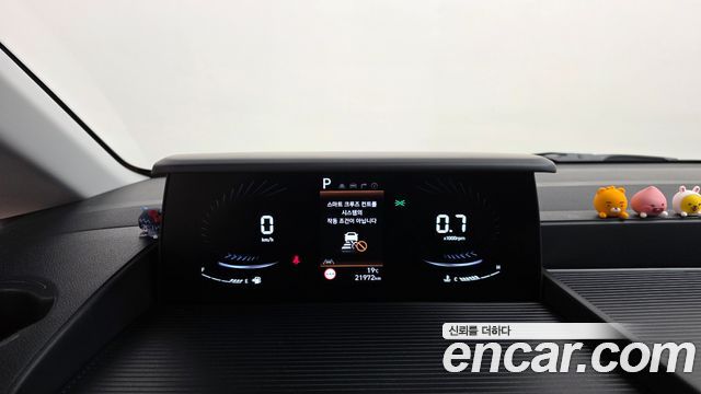 Hyundai Staria 2025 — photo 8