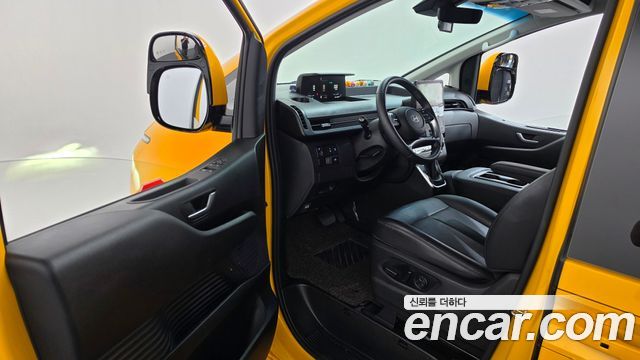 Hyundai Staria 2025 — photo 10