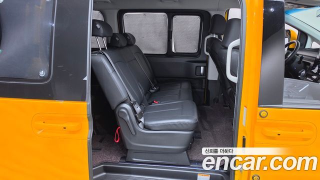 Hyundai Staria 2025 — photo 12