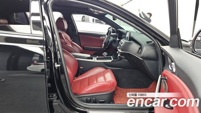 Kia Stinger 2018 — photo 11