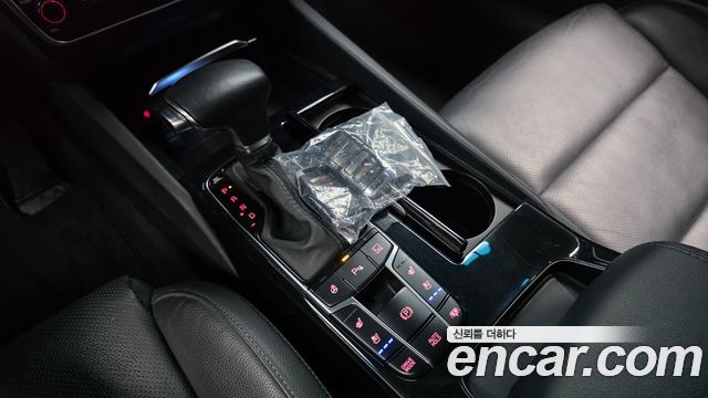 Kia K7 2019 — photo 12