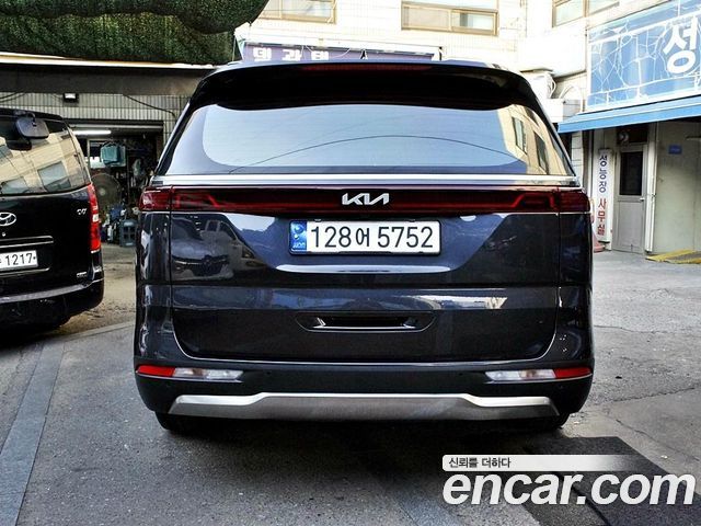 Kia Canival 2023 — photo 3
