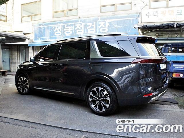 Kia Canival 2023 — photo 4