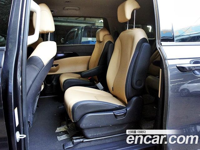 Kia Canival 2023 — photo 6