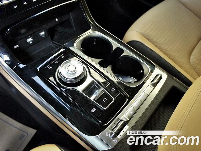 Kia Canival 2023 — photo 11