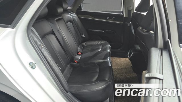 Kia K5 2023 — photo 17