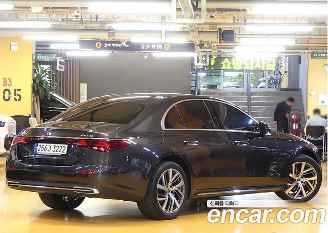 Mercedes-Benz E-Class 2024 — photo 2