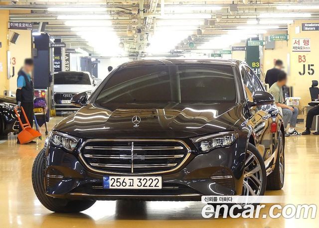 Mercedes-Benz E-Class 2024 — photo 3