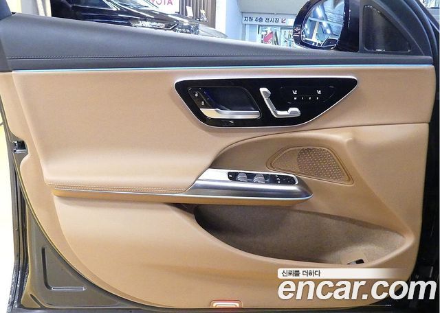 Mercedes-Benz E-Class 2024 — photo 11