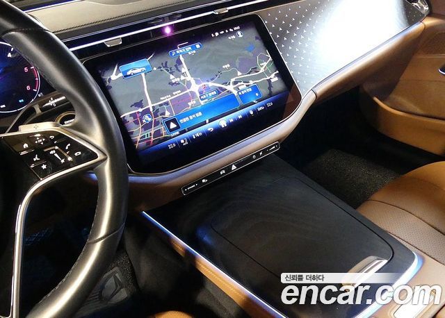 Mercedes-Benz E-Class 2024 — photo 12