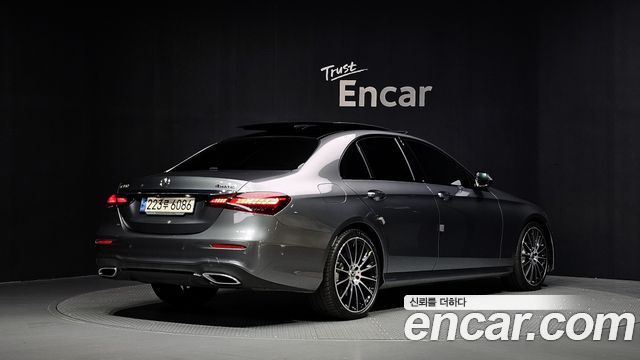 Mercedes-Benz E-Class 2023 — photo 2