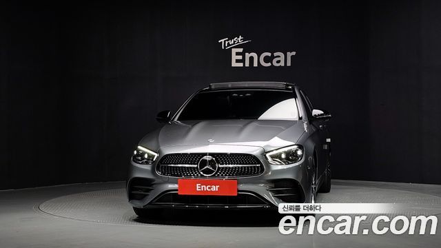 Mercedes-Benz E-Class 2023 — photo 3