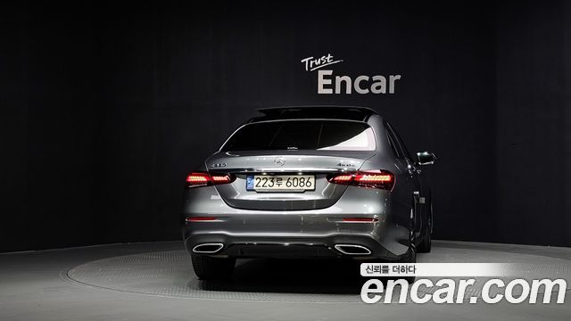 Mercedes-Benz E-Class 2023 — photo 4