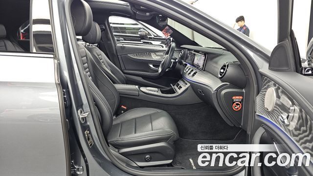 Mercedes-Benz E-Class 2023 — photo 17