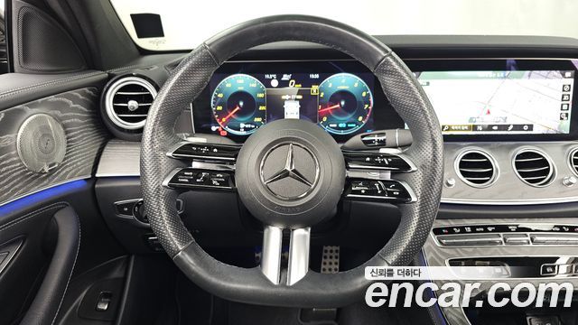 Mercedes-Benz E-Class 2023 — photo 19