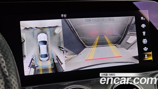 Mercedes-Benz E-Class 2023 — photo 21