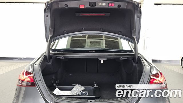 Mercedes-Benz E-Class 2023 — photo 26