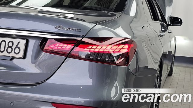 Mercedes-Benz E-Class 2023 — photo 9