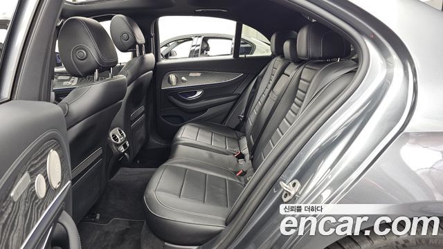 Mercedes-Benz E-Class 2023 — photo 16
