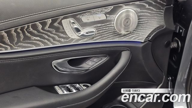 Mercedes-Benz E-Class 2023 — photo 27
