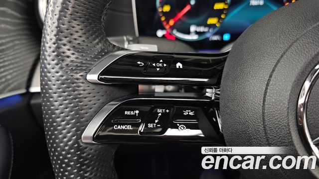 Mercedes-Benz E-Class 2023 — photo 32