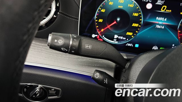Mercedes-Benz E-Class 2023 — photo 36
