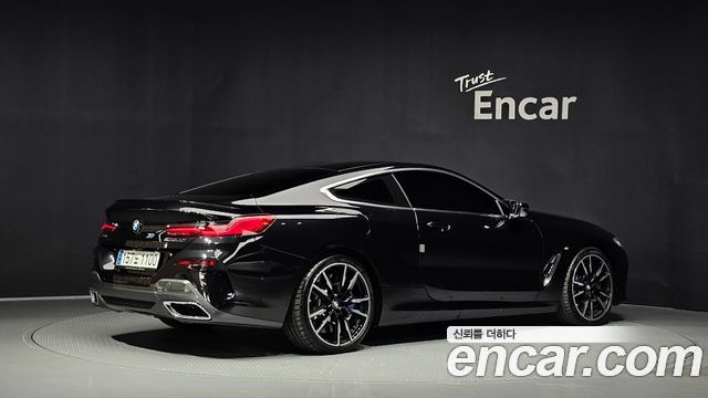 BMW 8-Series 2023 — photo 2