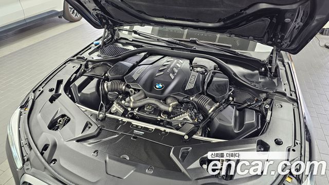 BMW 8-Series 2023 — photo 6