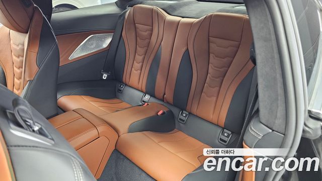 BMW 8-Series 2023 — photo 17