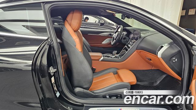 BMW 8-Series 2023 — photo 16