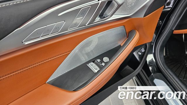 BMW 8-Series 2023 — photo 29