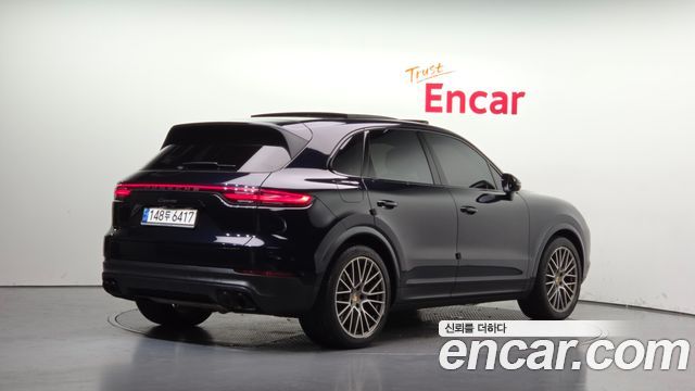 Porsche Cayenne 2023 — photo 2