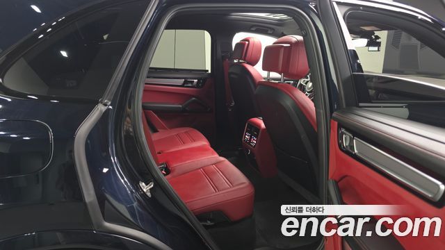 Porsche Cayenne 2023 — photo 18