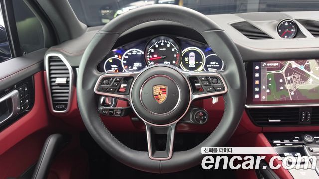 Porsche Cayenne 2023 — photo 19