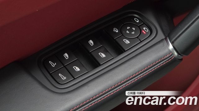 Porsche Cayenne 2023 — photo 26