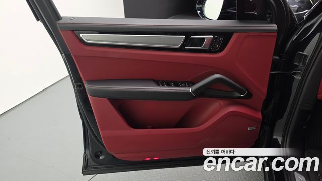Porsche Cayenne 2023 — photo 14