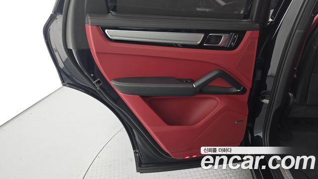 Porsche Cayenne 2023 — photo 15