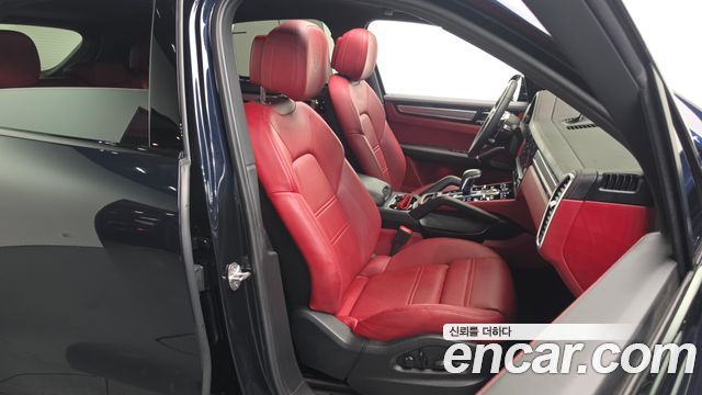 Porsche Cayenne 2023 — photo 16