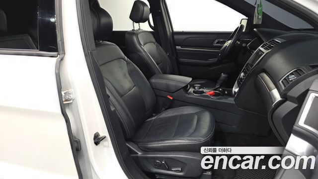 Ford Explorer 2017 — photo 11