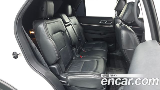 Ford Explorer 2017 — photo 12