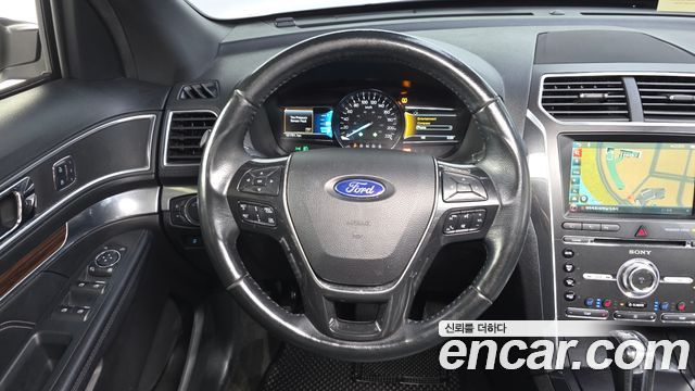 Ford Explorer 2017 — photo 13