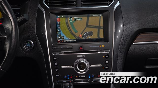 Ford Explorer 2017 — photo 14